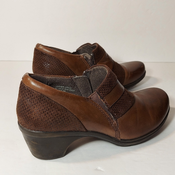 Earth Origin Women's Size 6 (M), Brown Leather Suede Slip On Zip Shoes - Picture 5 of 13